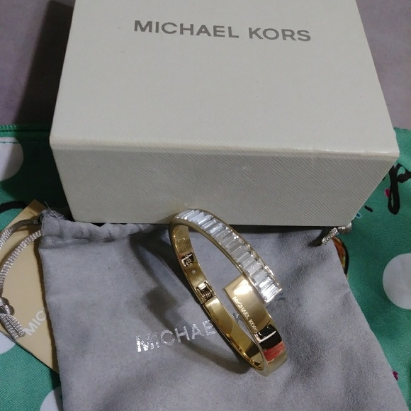 Michael Kors gold bangle - Picture 2 of 5